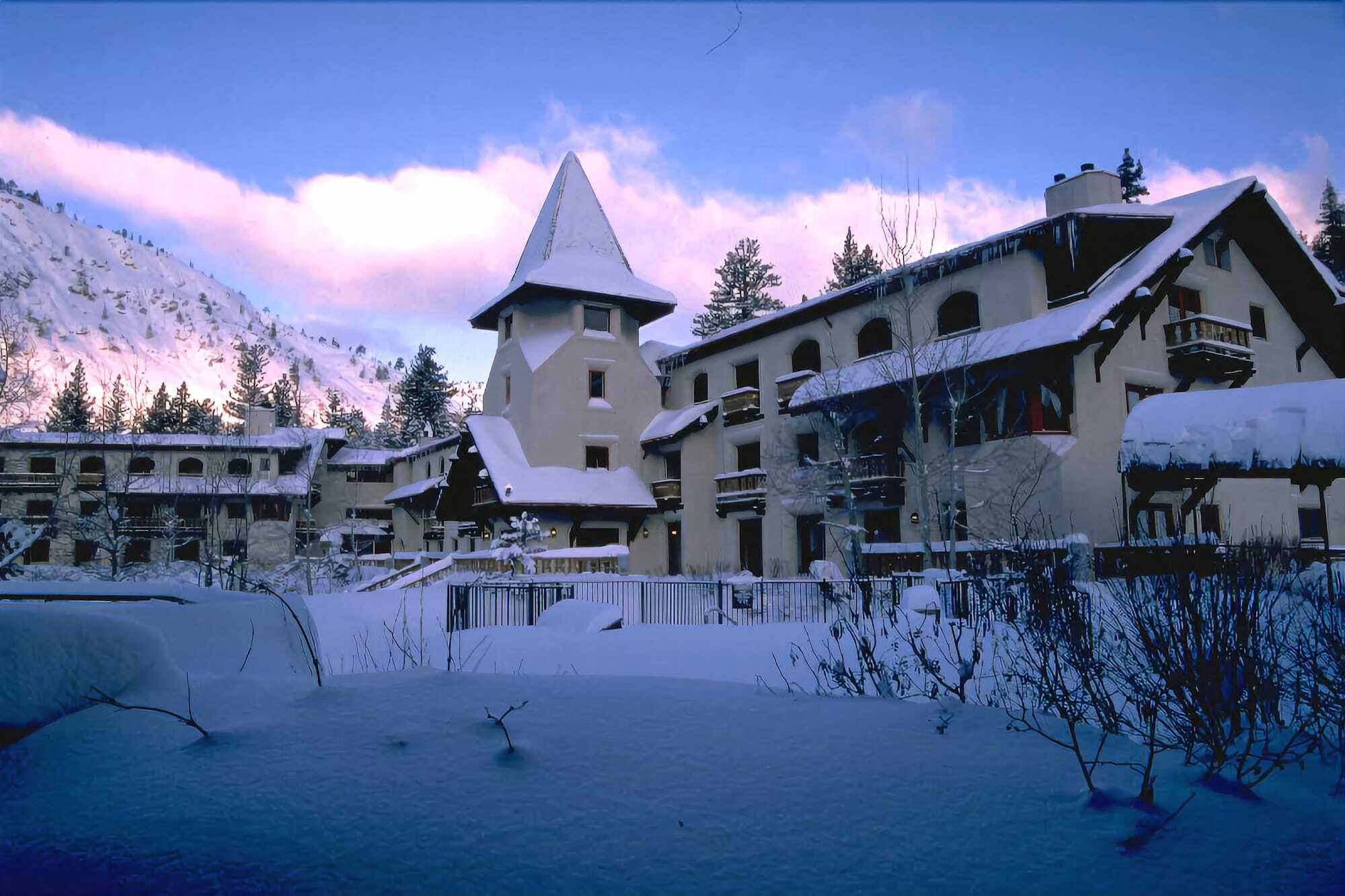 Olympic Village Inn Olympic Valley Скво-Вэлли Экстерьер фото